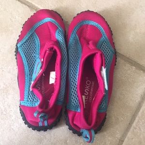 Fresko Water Shoes Size 1 Teal & Pink